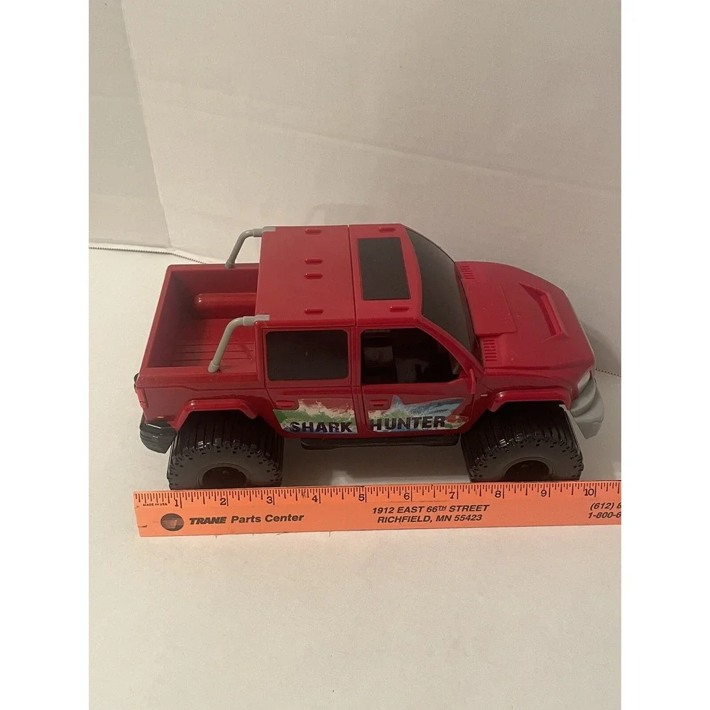 Shark Hunter Tree House Kids RED Truck (truck only) Doors Open‎ With Tow Hitch